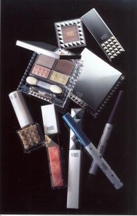 全球正品化妝品批發直供 一線大牌超低折扣，精細化學品全渠道賦能